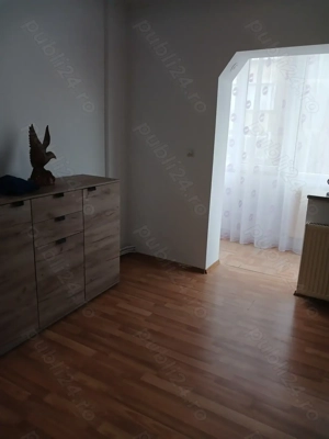 Pe str.Bogdan Voda,inchiriez apartament cu 3 camere decomandat, etaj2 cu 2 bai, mobilat si utilat - imagine 4