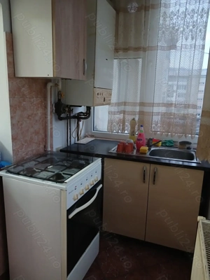 Pe str.Bogdan Voda,inchiriez apartament cu 3 camere decomandat, etaj2 cu 2 bai, mobilat si utilat - imagine 6