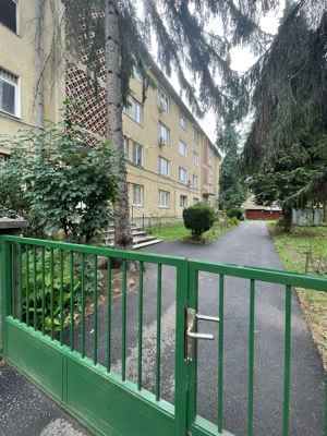 Vizavi de UMF - Marinescu 7B colt Cornisa inchiriez ap.2 cam dec.