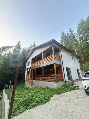 Cabana/Pensiune de vânzare în Colibița, cu acces la lac