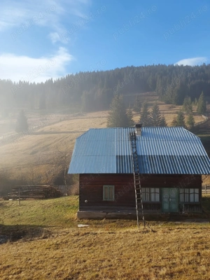 Vând casă 64mp+grajd 35mp+teren 6100mp, curent, apa, internet, deschidere la drum, în sat Glodu