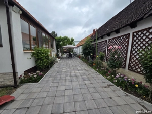 Se vinde casa renovata Tarlungeni, teren  550 m - imagine 2