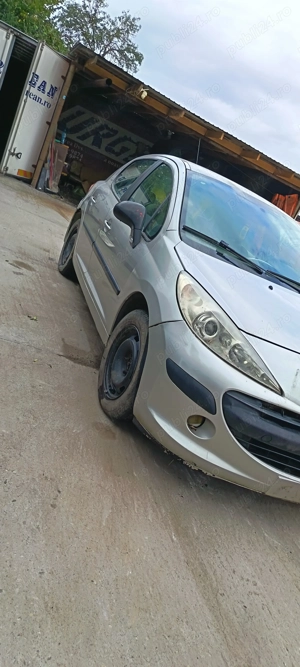 Dezmembrez Peugeot 207 - imagine 3