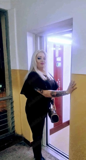 Transexuala reala nu travestita  fak si show web  - imagine 2