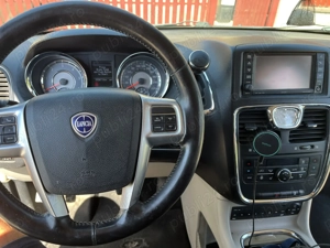 Minivan 7 locuri Lancia Voyager - imagine 6