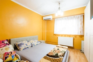 Apartament spatios cu 4 camere si 2 bai -  in zona linistita -  aproape de Piata Decebal - imagine 4