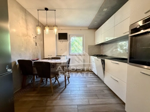 Apartament cu 4 camere, centrala proprie, etaj 2, zona Girocului