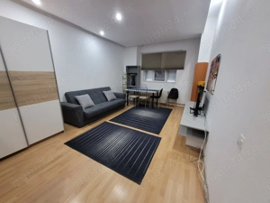 Vând casă-apartament la curte comună 