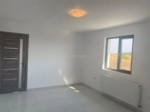 Case pe parter cu 3 camere-Teren 550 mp-Asfalt-Mutare imediata - imagine 8
