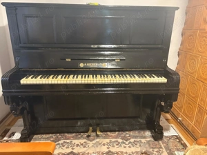 Vand pianina clasica pentru copii, elevi sau studenti