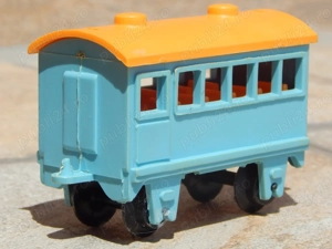 Jucarie vagon tren calatori plastic fabricat URSS 1980 defect - imagine 2