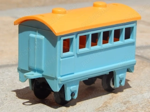 Jucarie vagon tren calatori plastic fabricat URSS 1980 defect - imagine 3