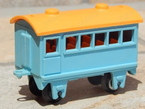 Jucarie vagon tren calatori plastic fabricat URSS 1980 defect