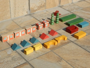 Set joc constructie piese din lemn comunist fabricat Romania uzat