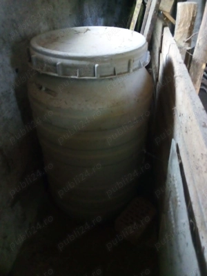 Vând butoi de plastic 22o litri