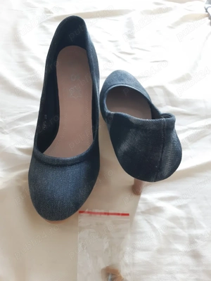 Pantofi negri cu toc  produs nou