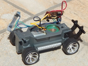 Masinuta cu baterii si leduri - sasiu pt proiecte cu placa integrata