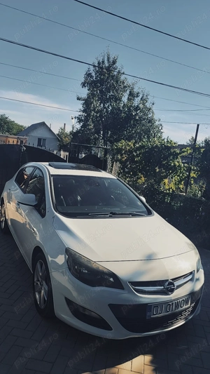 Vând sau schimb Astra j 1.7  2013