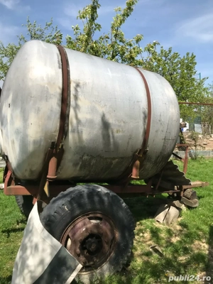 Bazin transport apa pe roti