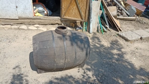 Butoi pentru vin  360 litri maro,cu canea si aerisitor.Pret 400 lei