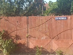 Proprietar, vând 800 mp, teren intravilan la strada cu asfalt