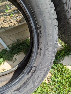vand 2 anvelope de iarna SUV Goodyear 225 x55 R 19