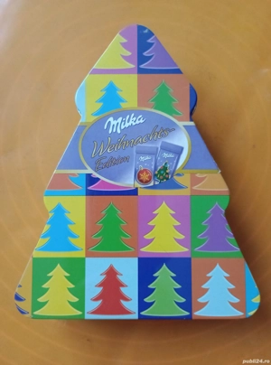 Cutie metalică in formă de brad, de bomboane Milka