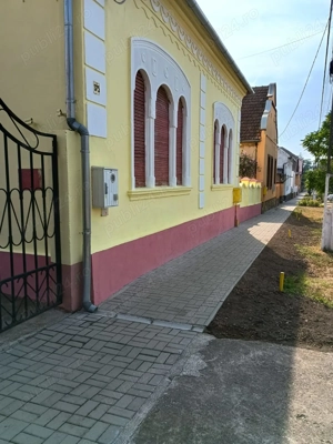 Casă stil baroc de vânzare  , central ,o proprietate  deosebită!    - imagine 5