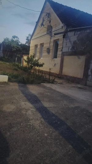 De vânzare proprietate spațioasă   2 case + curte generoasă