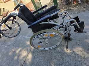 Vând scaun cu rotile 