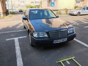 Vând Mercedes c200