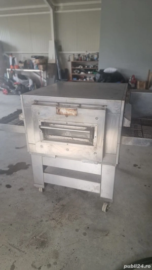 Cuptor electric pentru covrigi cu banda