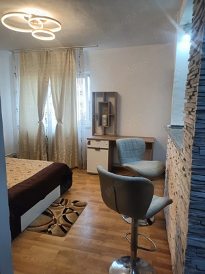 Închiriez garsonieră 