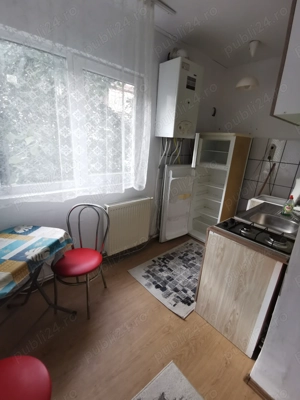 Închiriez ap 2 camere , zona politie  - imagine 2