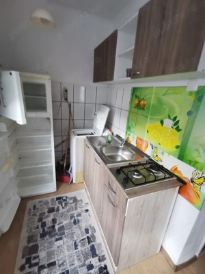 Închiriez ap 2 camere , zona politie  - imagine 10