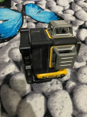 Vând laser dewalt perfect functional pe acumulatori  - imagine 4