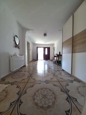 Vand apartament situat intr-o vila langa Peco Agigea , 84.0000