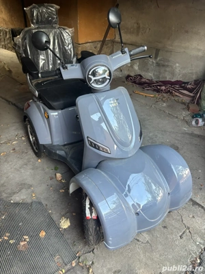 Vand scuter electric pentru persoanele in varsta sau cu dizabilitati. 