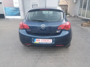 Vând Opel Astra J 1.4 turbo benzina 140 cp - imagine 2