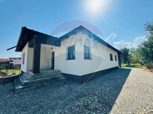 Casă / Vilă cu 4 camere de vânzare - imagine 2 Casă / Vilă cu 4 camere de vânzare - imagine 2