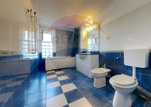 Casă / Vilă cu 6 camere de vânzare - imagine 9