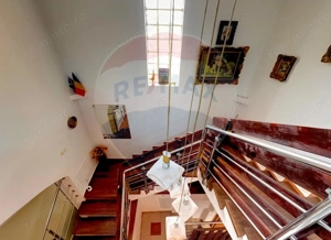 Casă / Vilă cu 6 camere de vânzare - imagine 3