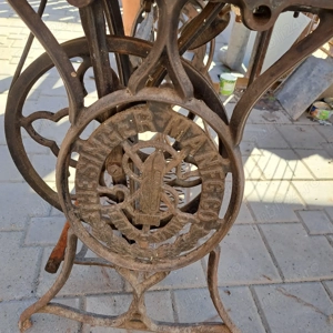 Vând mașină de cusut Singer veche - imagine 2