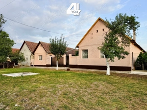 Casă formată din două corpuri și teren de 863 mp, mobilată și utilată