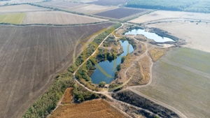 Investiție unică, 10 ha teren cu luciu de apă, ideal pentru turism și agrement!