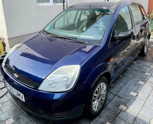 Ford Fiesta, an 2005, motor 1.3 benzină, 234.000 km, înmatriculată, 4 uși.