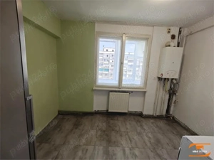 Apartament 2 camere, et intermediar, semicentral