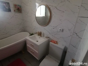 Închiriez apart cu living și două dormitoare 