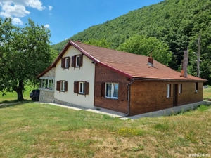 Cabana de inchiriat pe Cheile Nerei - imagine 3 Cabana de inchiriat pe Cheile Nerei - imagine 3