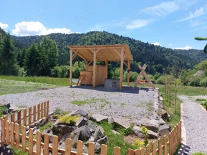 Inchiriez cabana cu ciubar  in Lunca Bradului, capacitate 12 persoane  - imagine 3 Inchiriez cabana cu ciubar  in Lunca Bradului, capacitate 12 persoane  - imagine 3